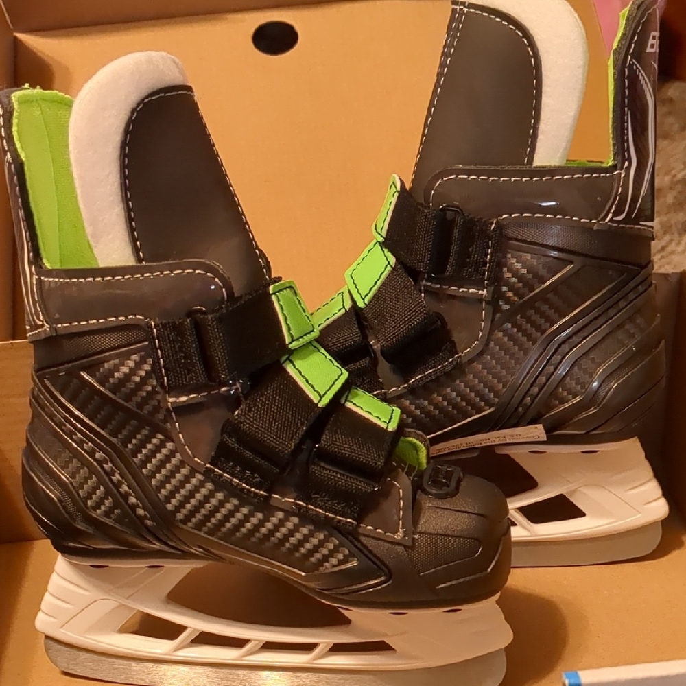 Youth Hockey Skates New In Box!